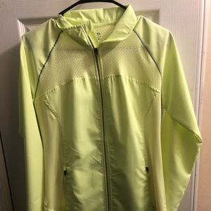 rain jacket/ wind breaker